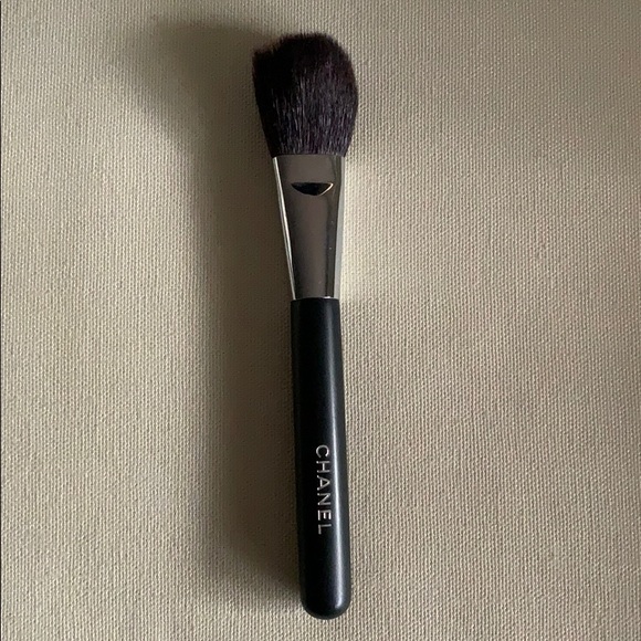 chanel blush brush
